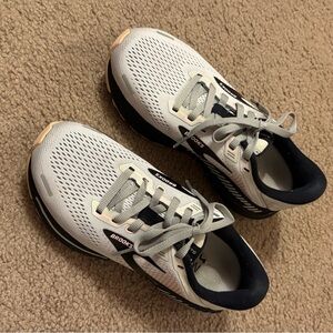 Brooks Adrenaline GTS 22